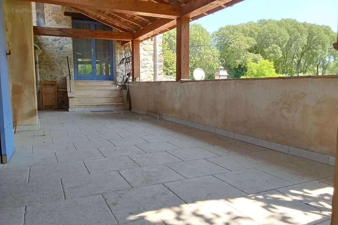 Grande maison de ville avec jardin arboré et puits. - photo 7