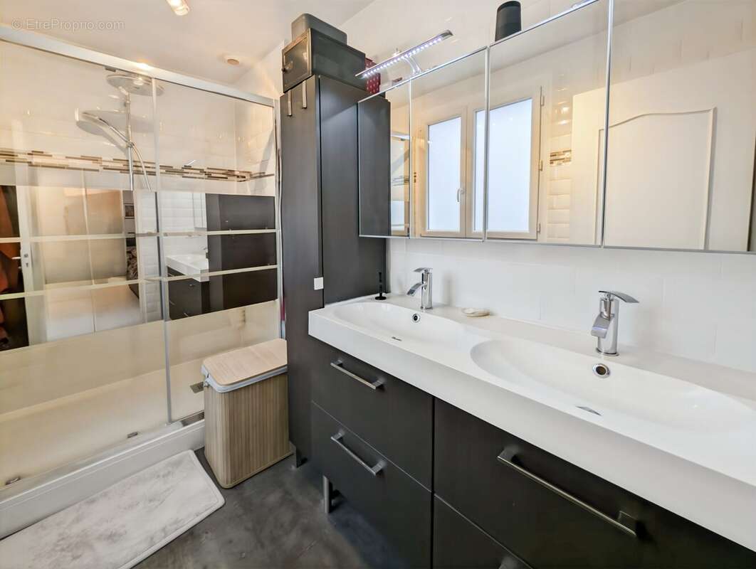 Maison à LE MESNIL-SAINT-DENIS