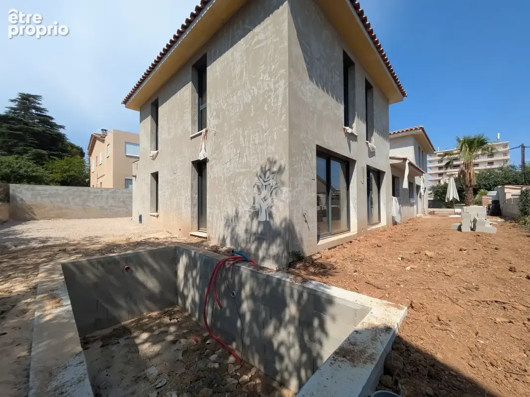 villas de standing au centre-ville de Sanary sur mer - photo 6
