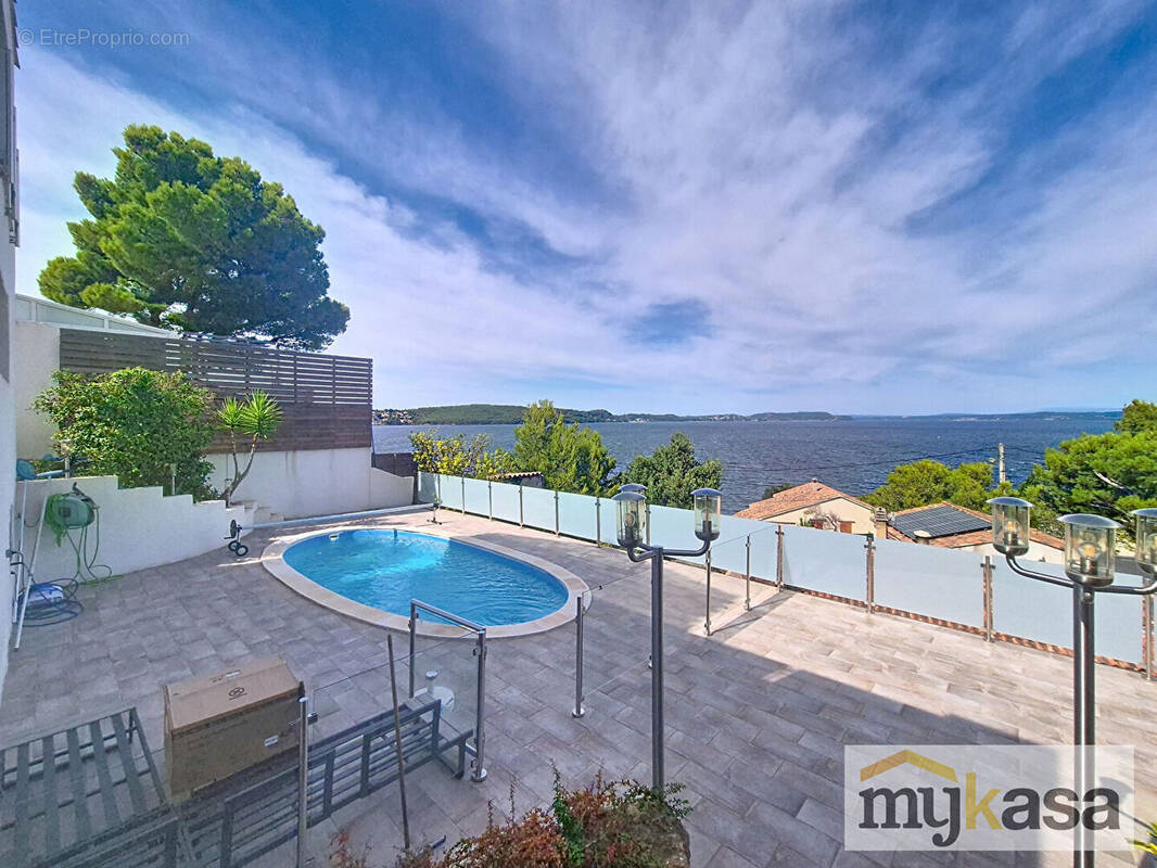 Maison à SAINT-MITRE-LES-REMPARTS