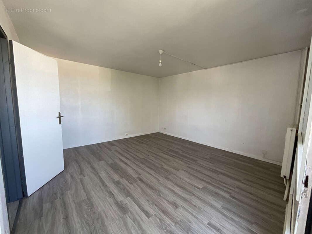 Appartement à MENUCOURT