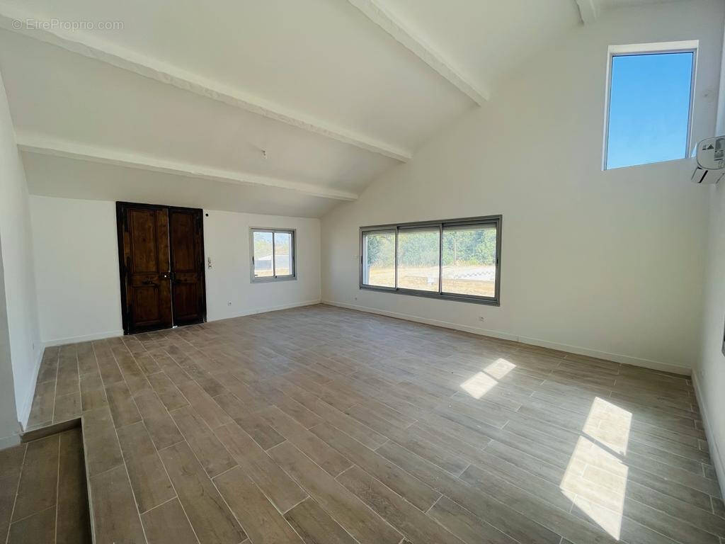 Maison à CORNEILHAN