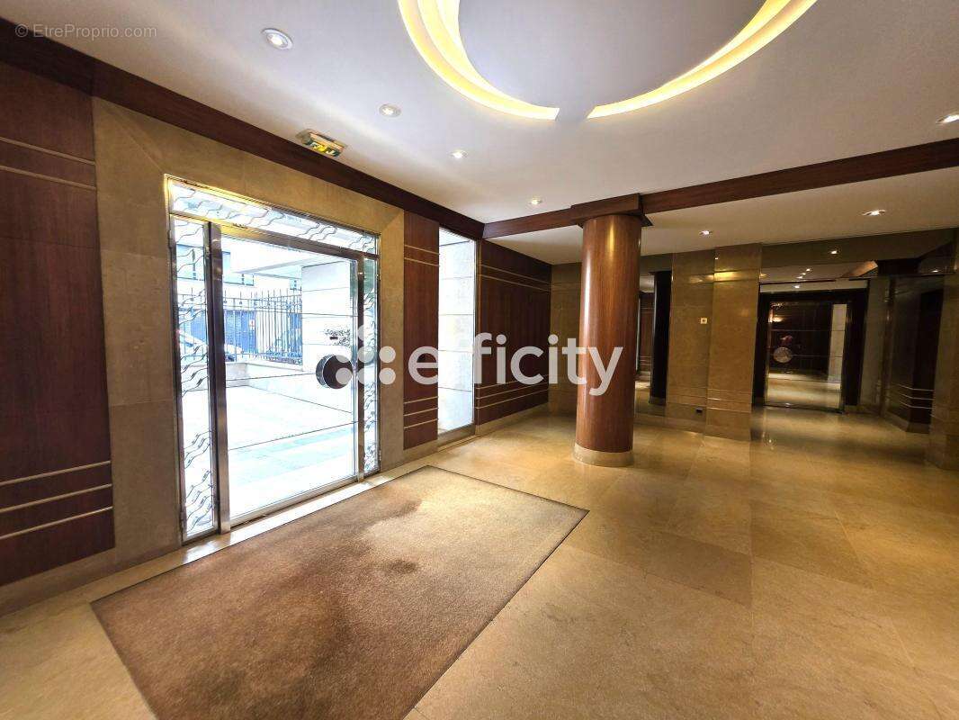 Appartement à NEUILLY-SUR-SEINE