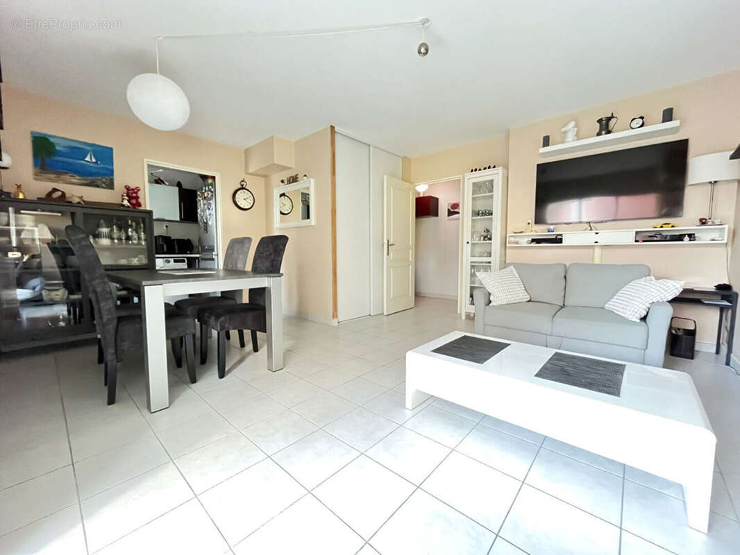 Appartement à SAINT-LAURENT-DU-VAR