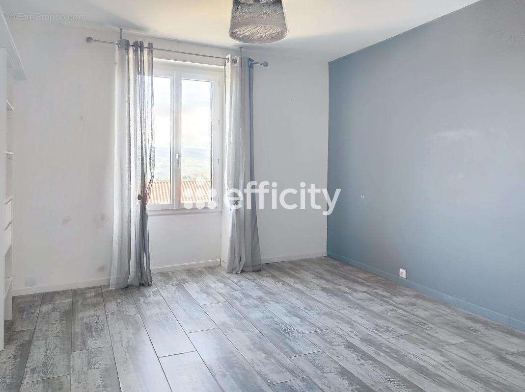 Maison 110 m² à Saint-Martin-La-Plaine  - photo 13