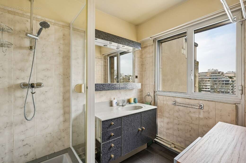 Appartement à NEUILLY-SUR-SEINE
