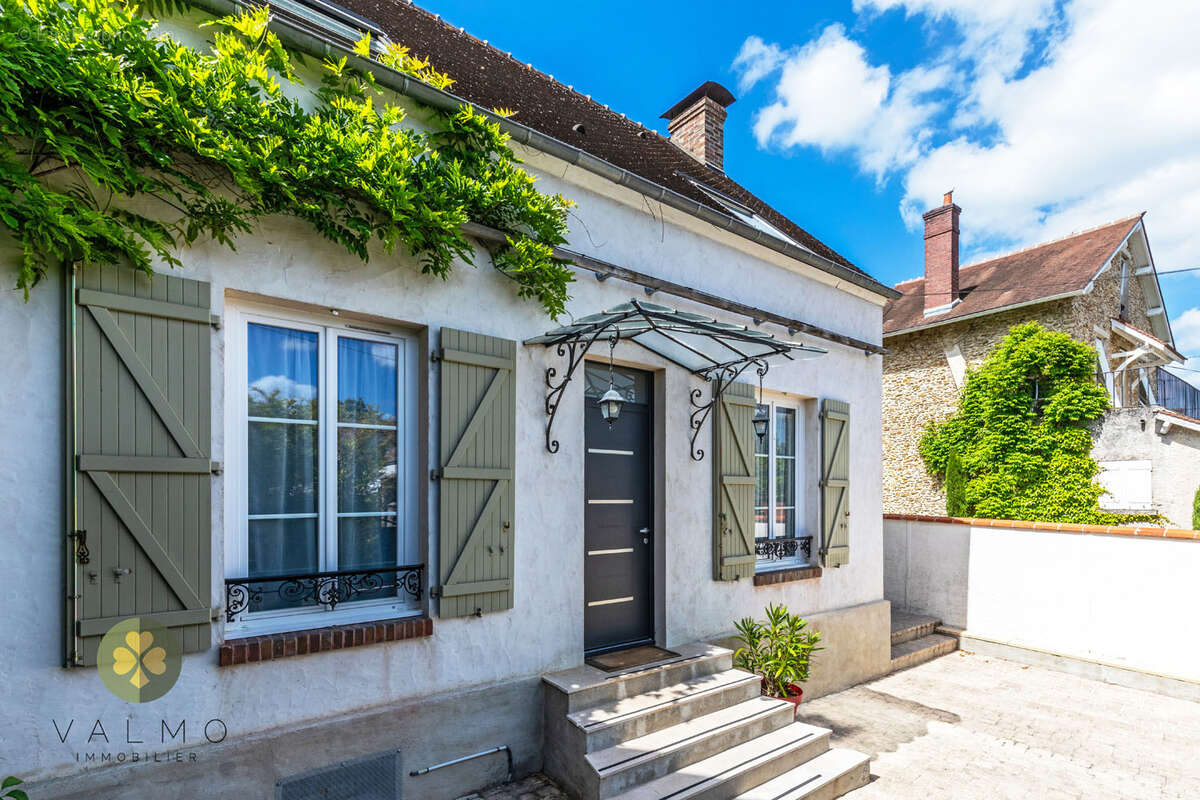Maison à LA QUEUE-LES-YVELINES