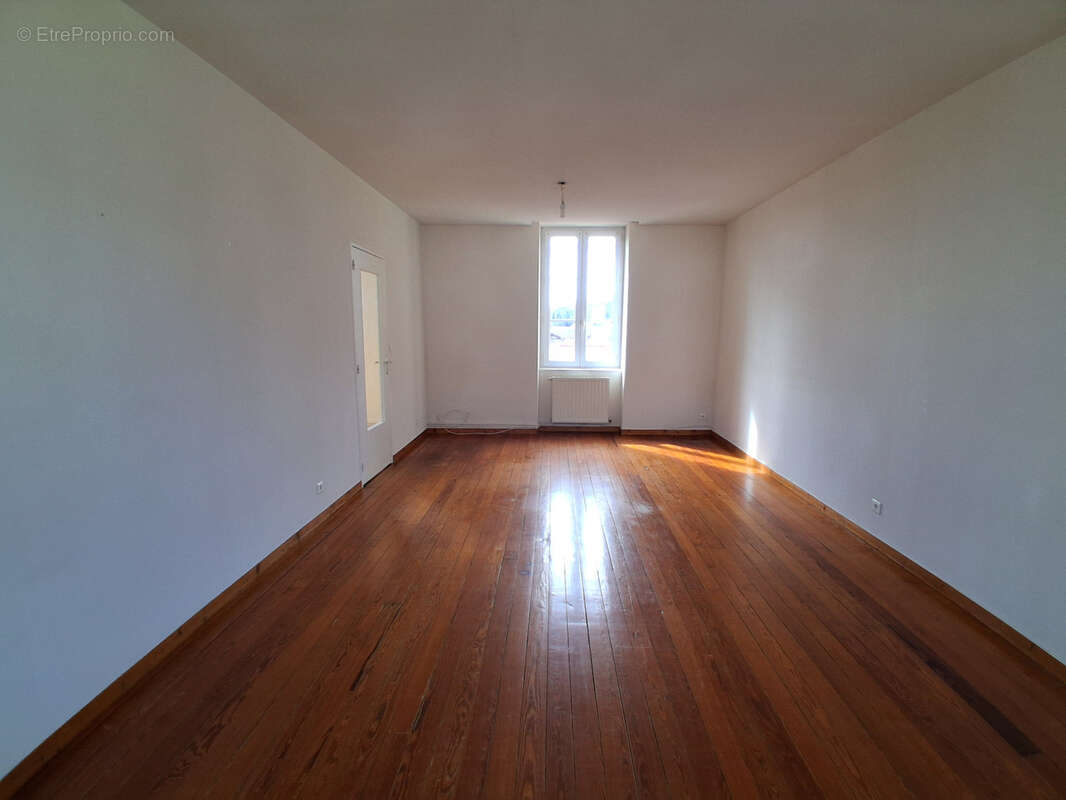 Appartement à CHARLIEU