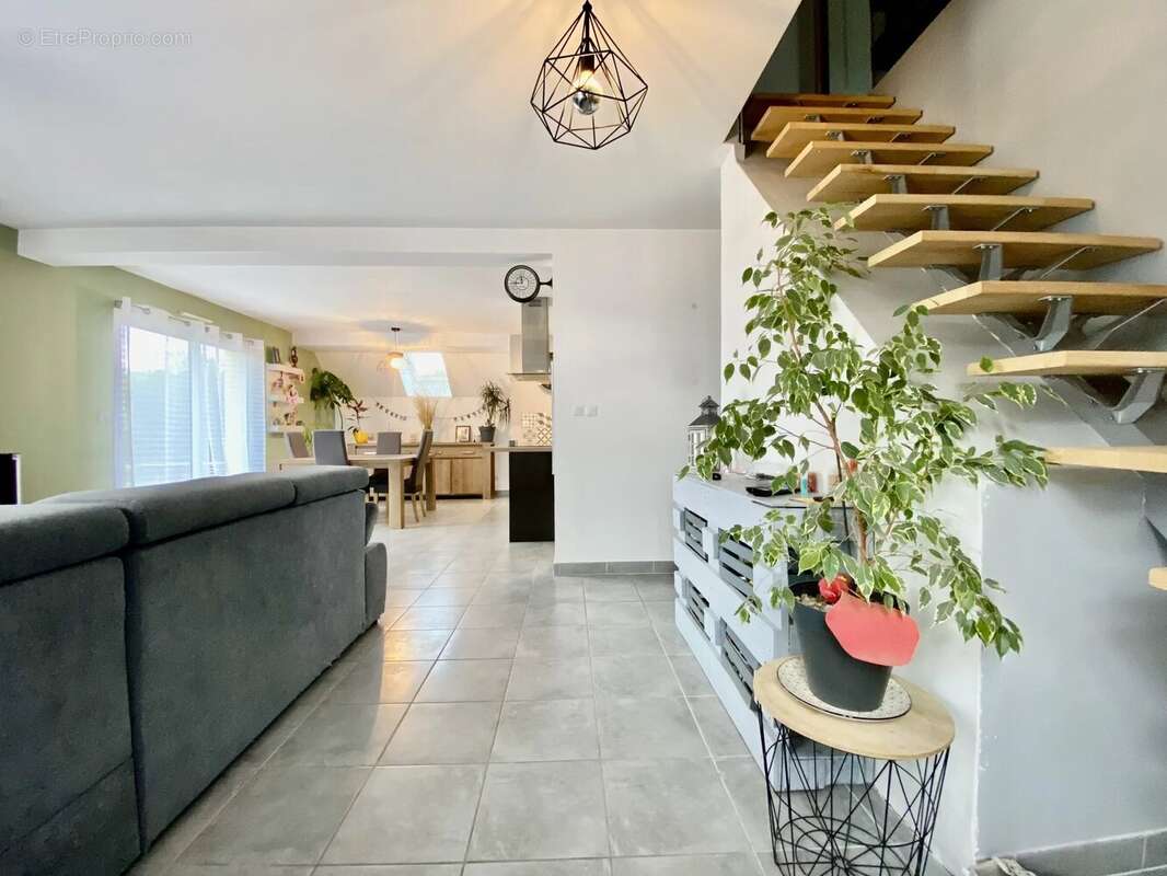 Maison à FONTAINE-SOUS-JOUY