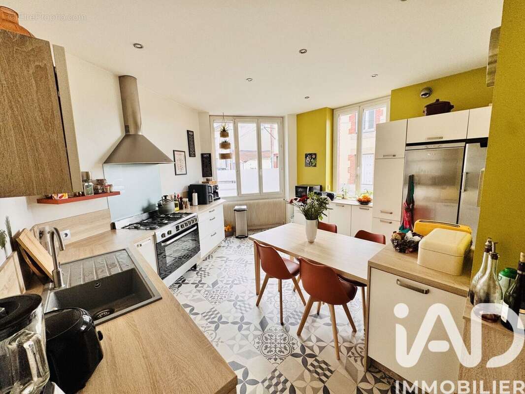 Photo 8 - Appartement à LE CHAMBON-FEUGEROLLES