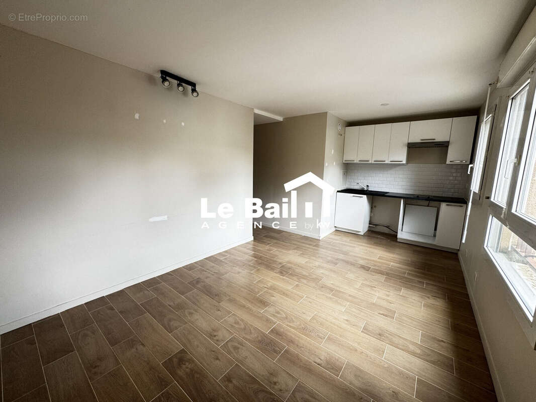 Appartement 31 m² à Osny  - photo 2