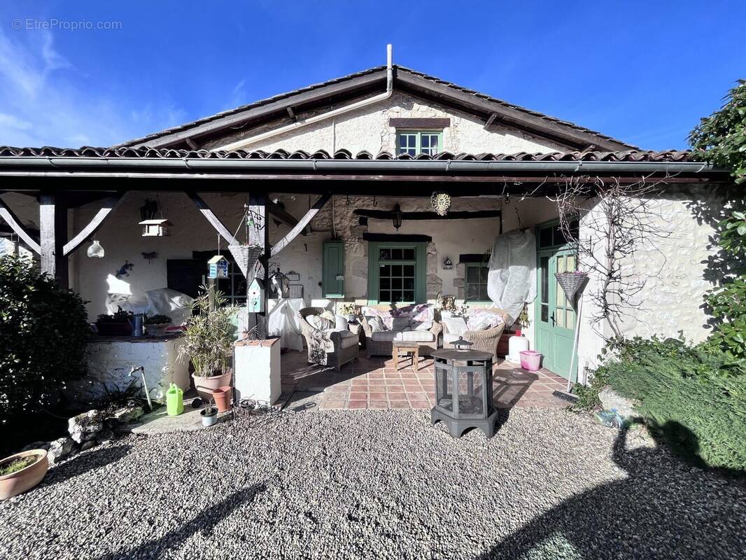 Maison à SERRES-ET-MONTGUYARD