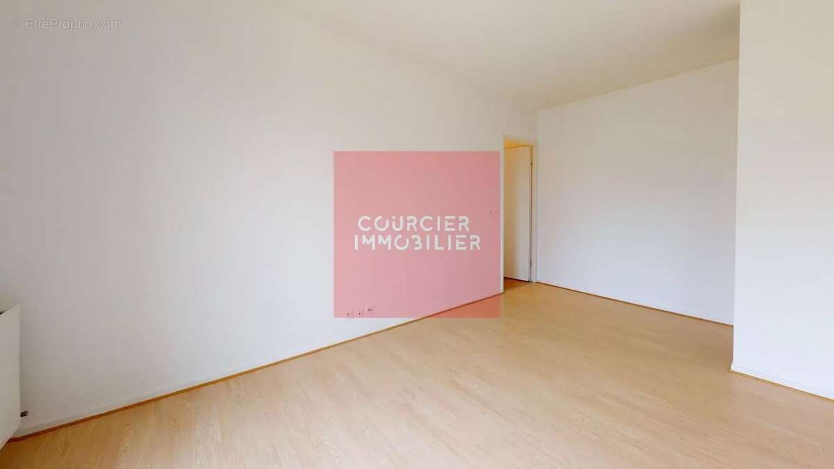 Appartement à LE MESNIL-SAINT-DENIS