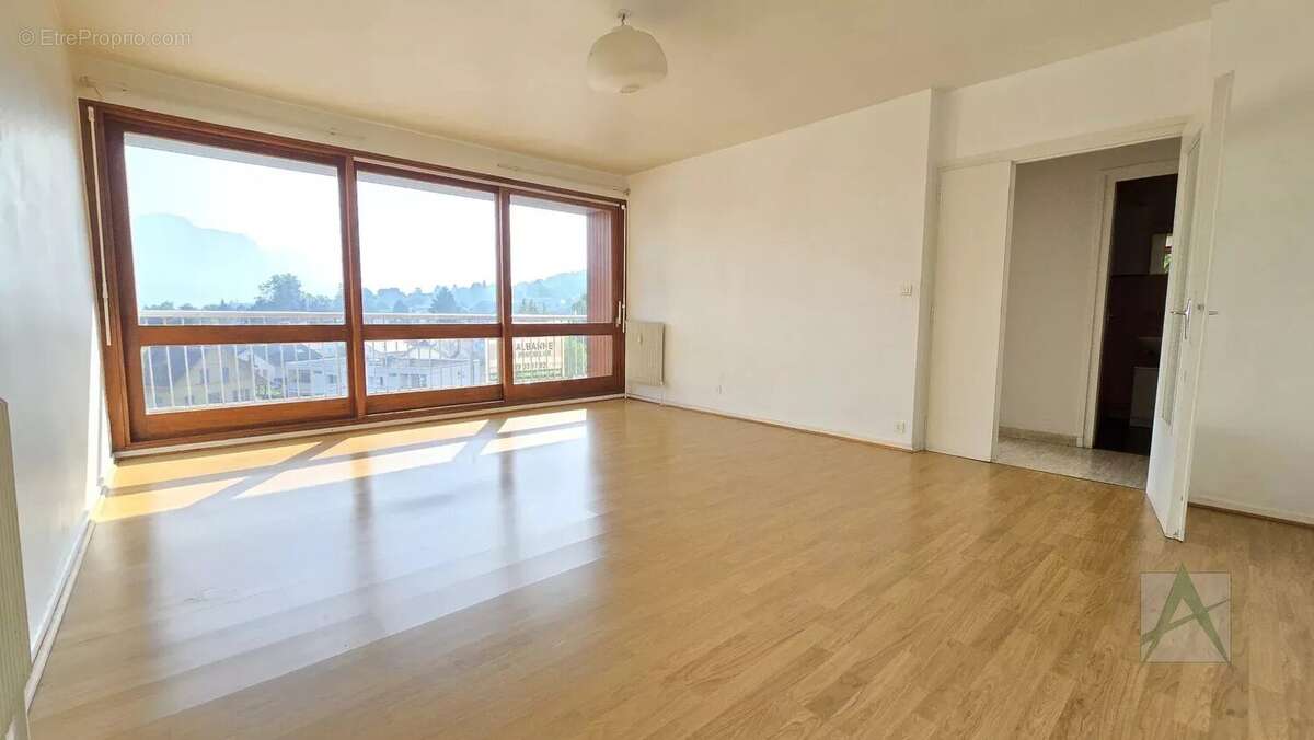 Appartement à JACOB-BELLECOMBETTE