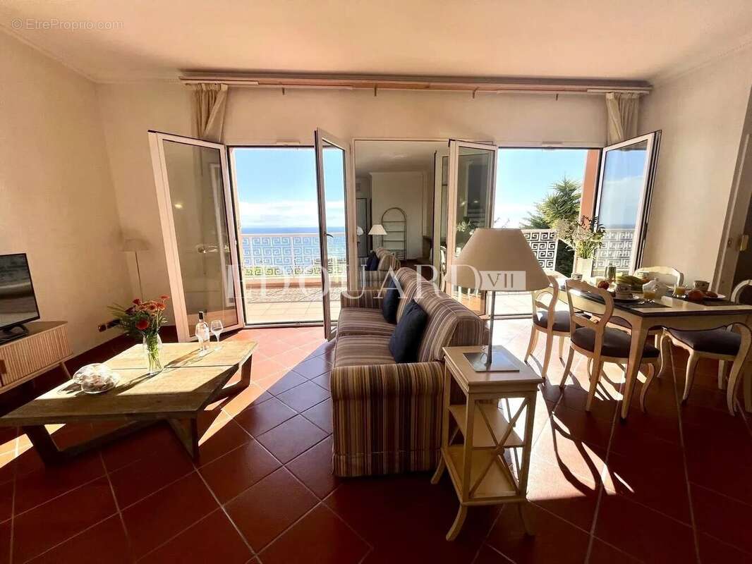 Dans un domaine privé et sécurisé, à vendre villa de prestige avec vue panoramique sur la Principauté de Monaco - photo 9