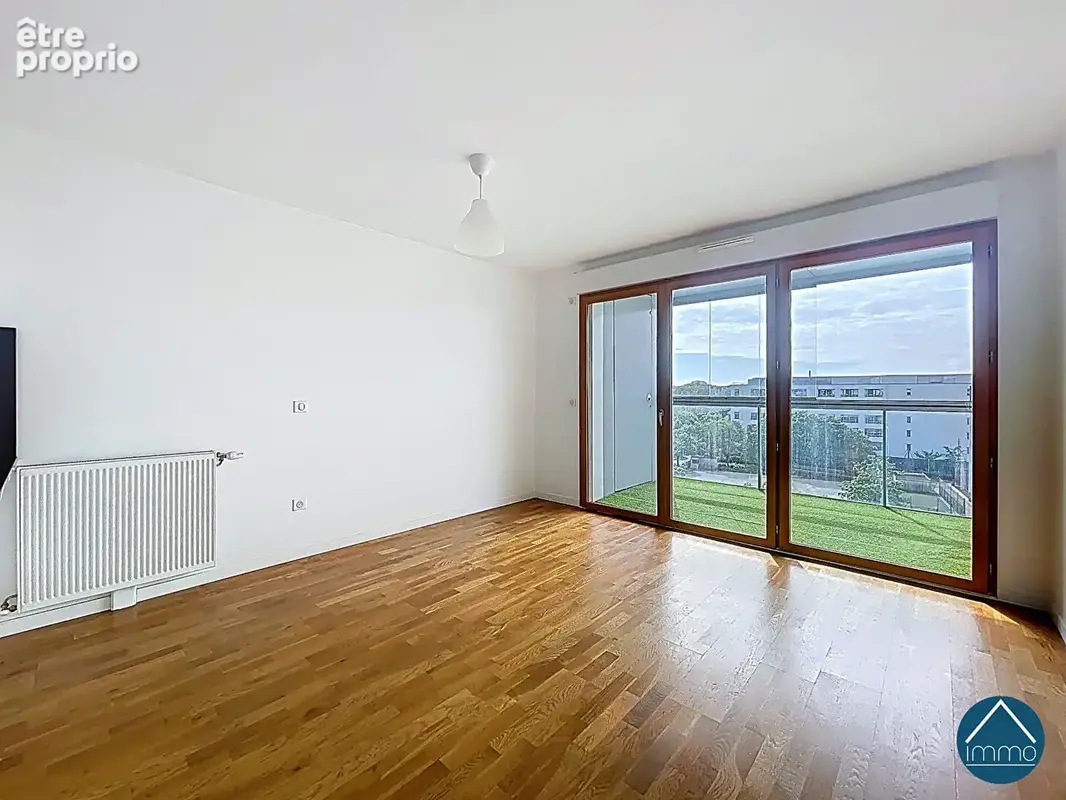 Appartement 4 pièces - 6ème étage - Loggia - Parking en sus - photo 2