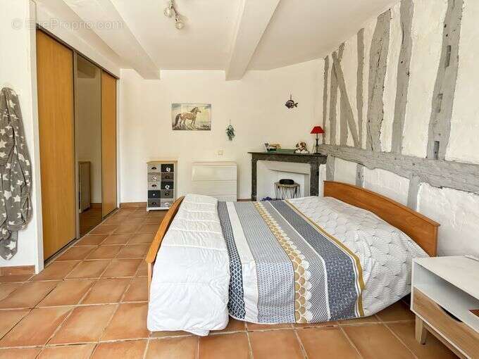 Non loin de FLEURANCE, village avec écoles, maison de charme habitable de plain pied avec jardin - photo 9