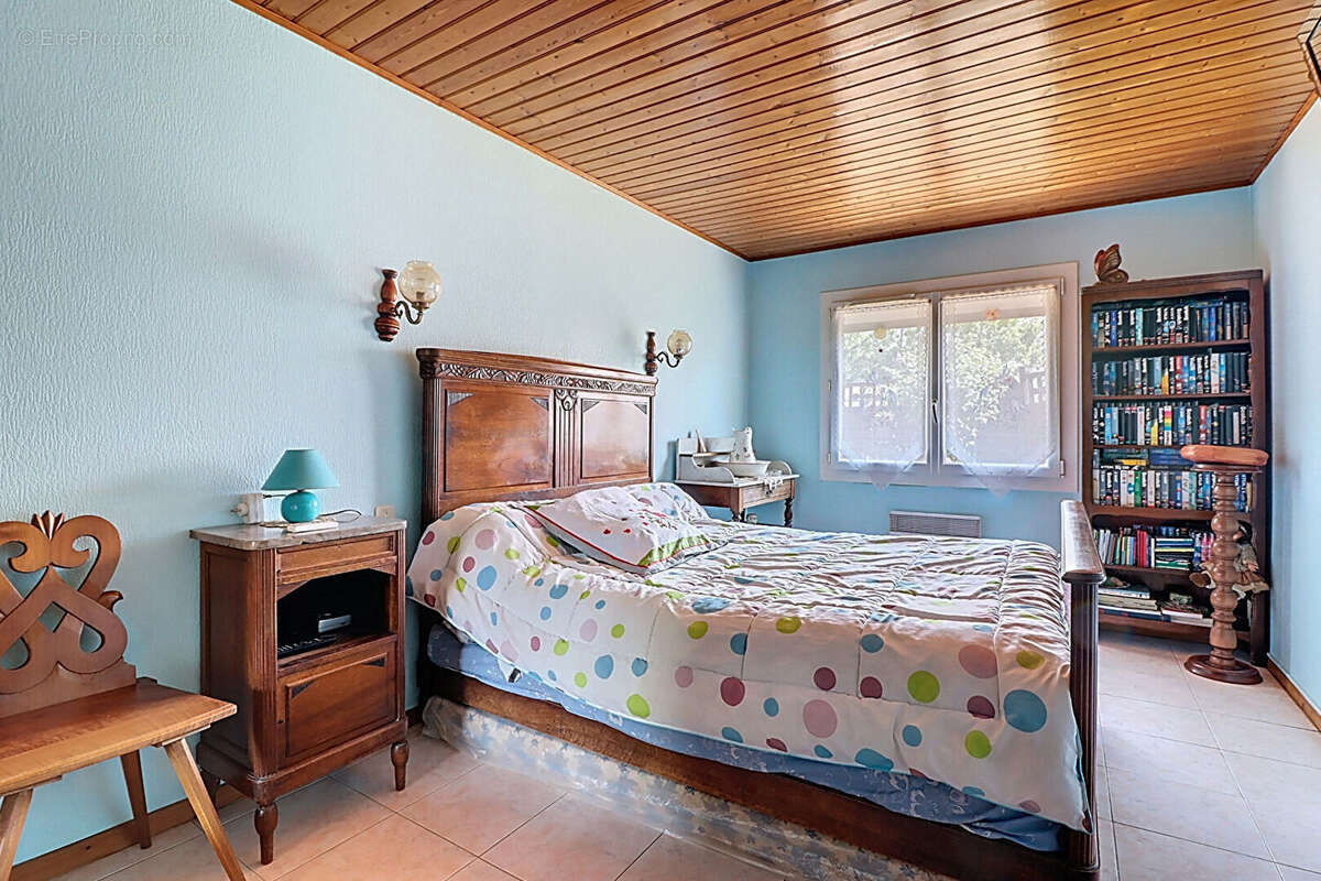 Maison familiale avec jardin 5 chambres - Plain-pied - Sainte-Soulle - photo 15