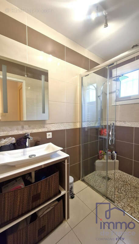 Maison à LA TOUR-EN-JAREZ