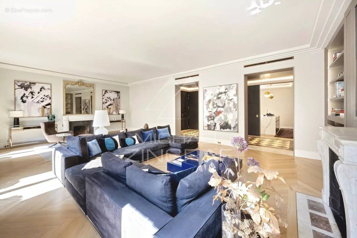 Appartement à PARIS-8E