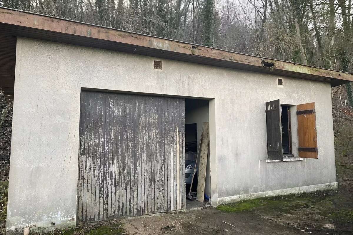 Terrain à SAVONNIERES-DEVANT-BAR