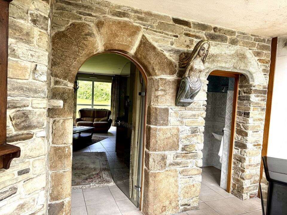 Maison 240 m² à Pont-De-Buis-Les-Quimerch  - photo 2