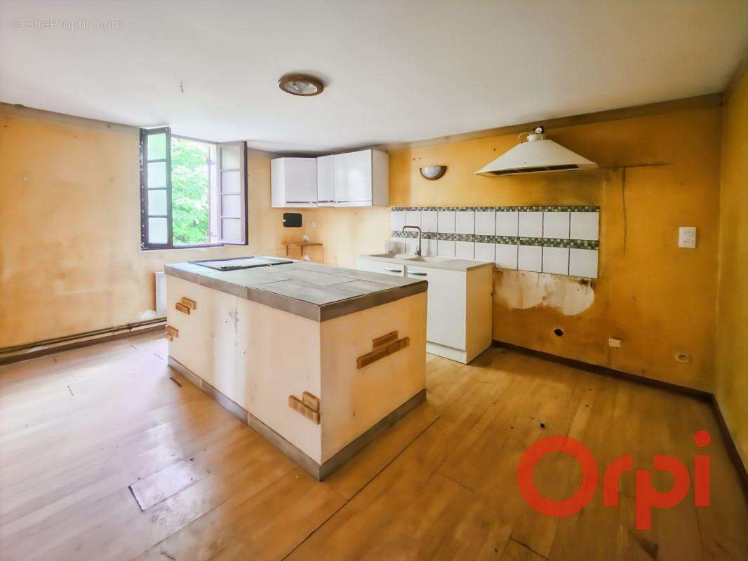 Maison à BRUERE-ALLICHAMPS