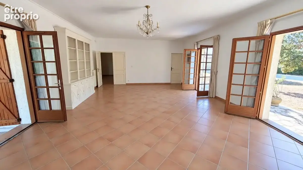 SAINT-CLÉMENT-DE-RIVIÈRE - Élégante villa familiale de 216 m² sur plus de 2 000 m² de terrain avec piscine - photo 3