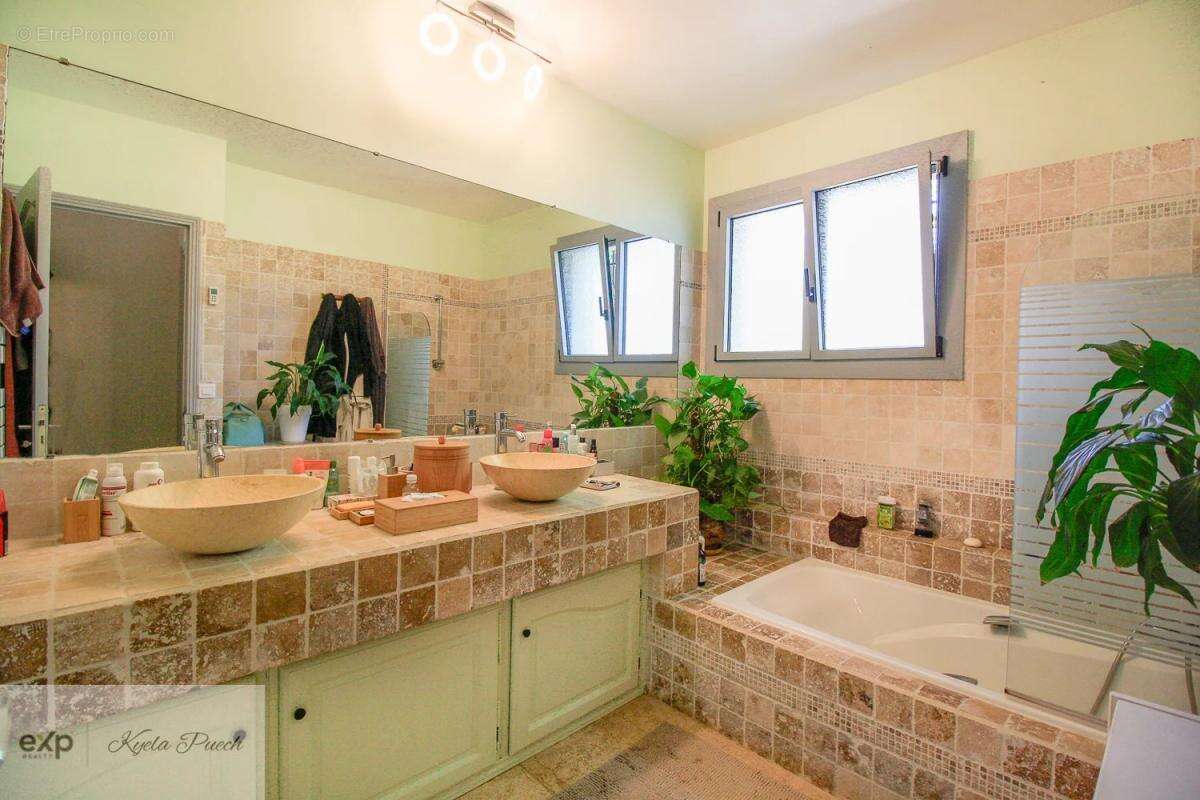 Maison à PEYROLLES-EN-PROVENCE