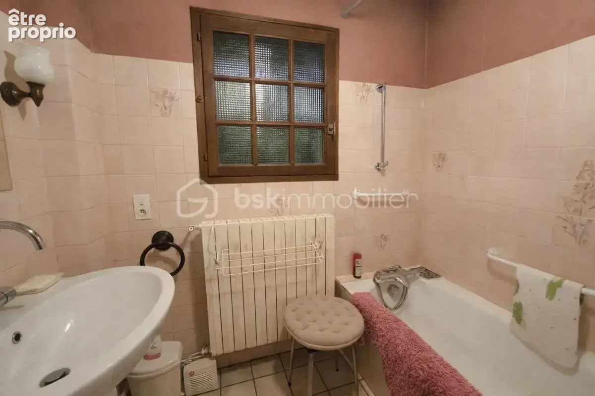 Maison en pierres avec dépendances et terrain – charme, espace et proximité des commodités- Nieul - photo 6