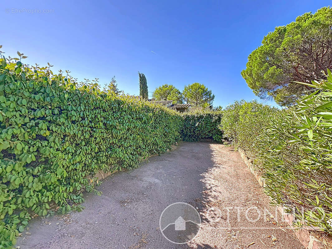 Maison à ROQUEBRUNE-SUR-ARGENS
