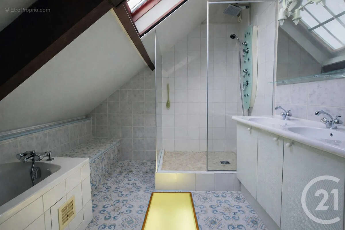 Maison à CHENNEVIERES-SUR-MARNE