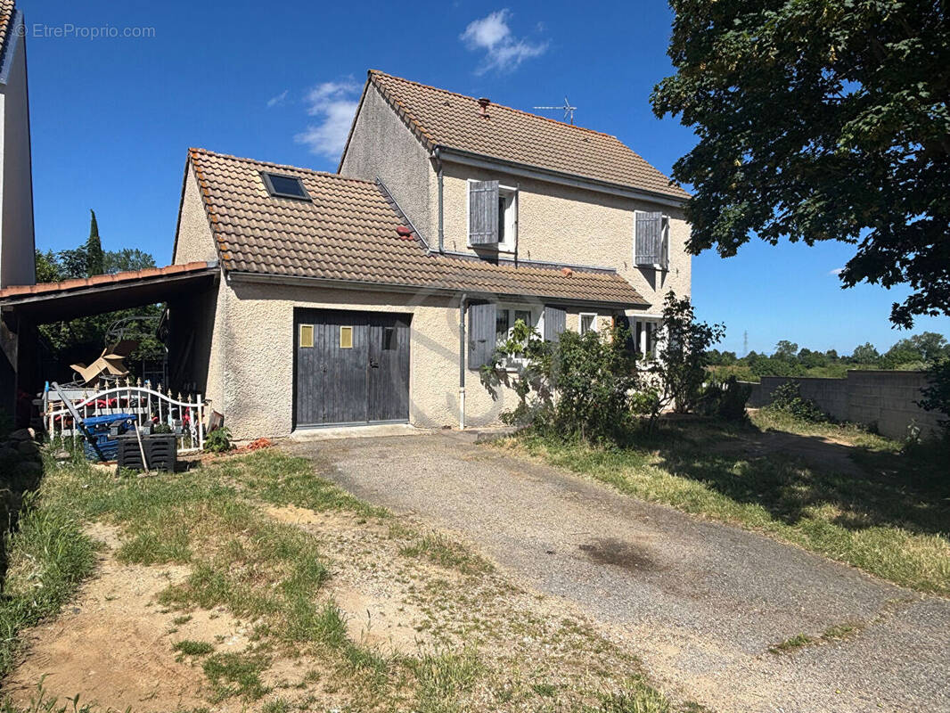 Maison à DAVEZIEUX