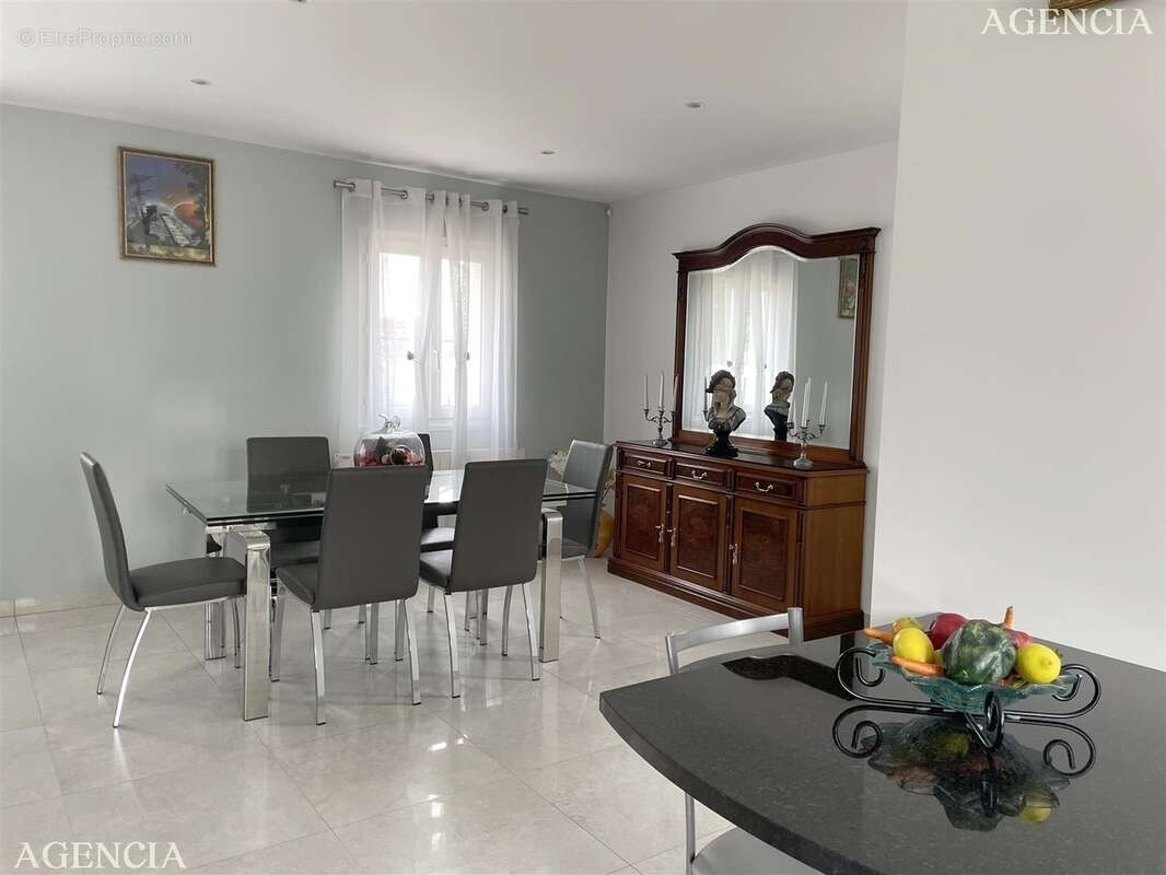 Maison à PONTAULT-COMBAULT