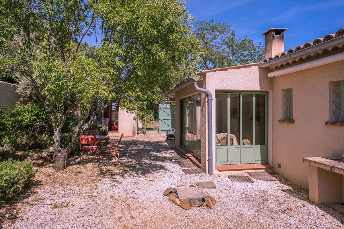 VILLA FORCALQUEIRET 200 m² avec dépendance T2 dans un quartier prisé - photo 6