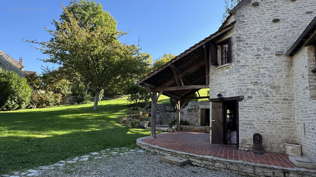 Maison à JOUX-LA-VILLE