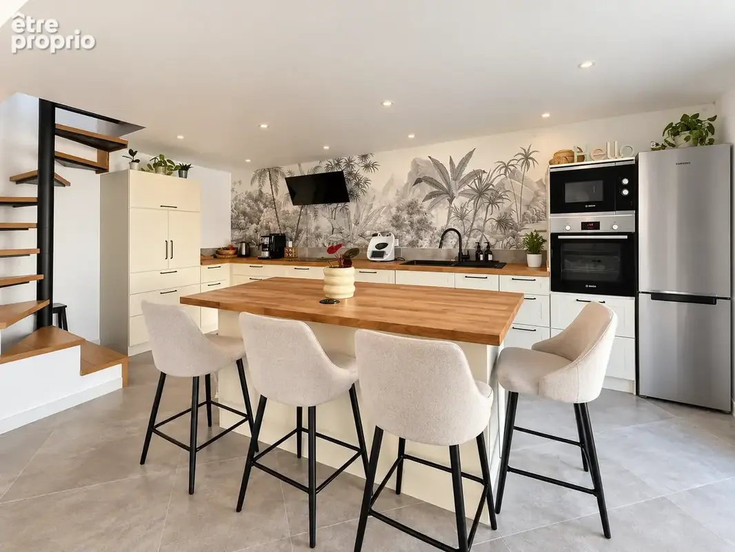 Maison dans le vieux Verneuil sans aucun travaux . - photo 2