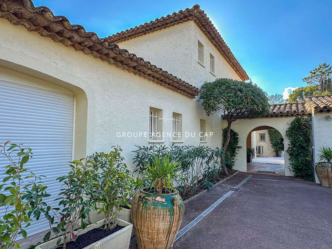 Maison à ROQUEBRUNE-SUR-ARGENS