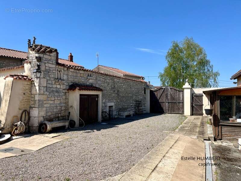 Maison à FONTENAY-LE-COMTE