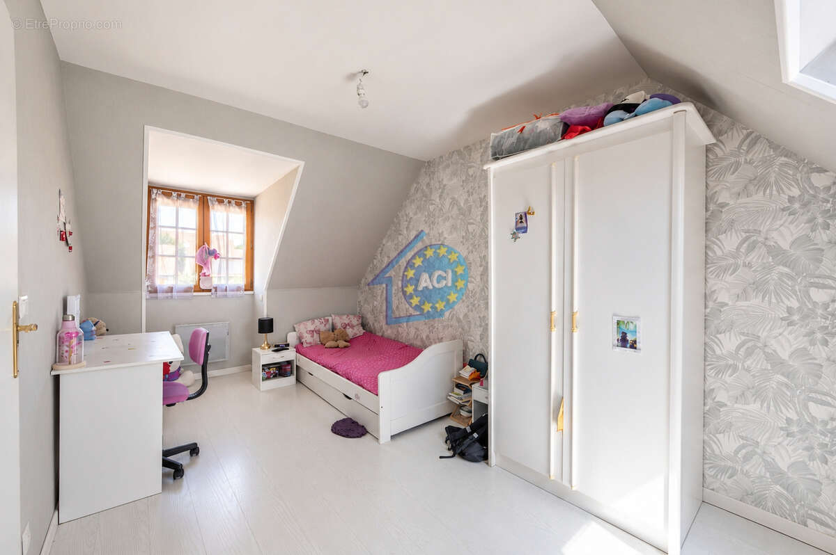 Maison  issou   secteur pavillonnaire 4 chambres - photo 10