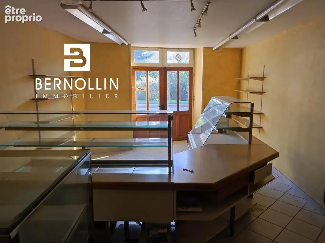 Ensemble immobilier au c?ur de Beaupont avec terrain et location de locaux - photo 3