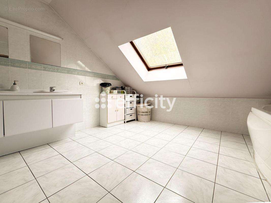 Maison 155 m² à Argenteuil  - photo 6