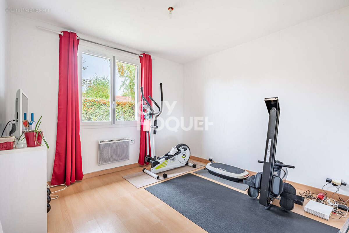 Maison à VOISINS-LE-BRETONNEUX