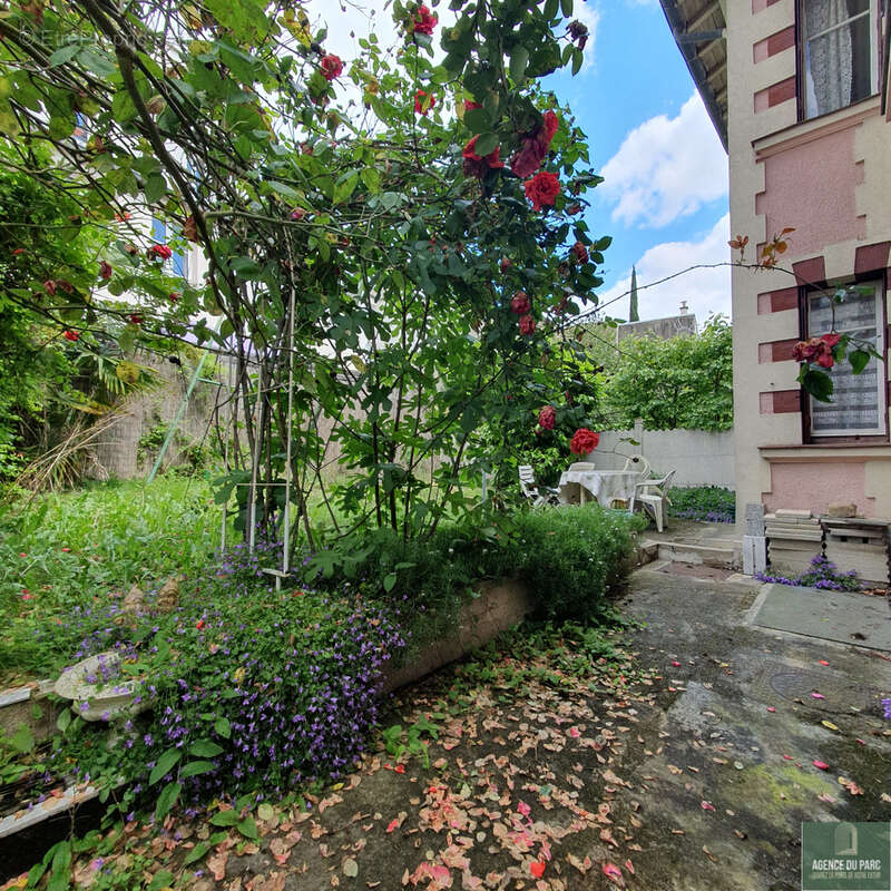 Maison à VILLE-D'AVRAY