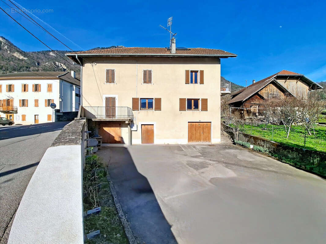Maison 155 m² à Ayse  - photo 2