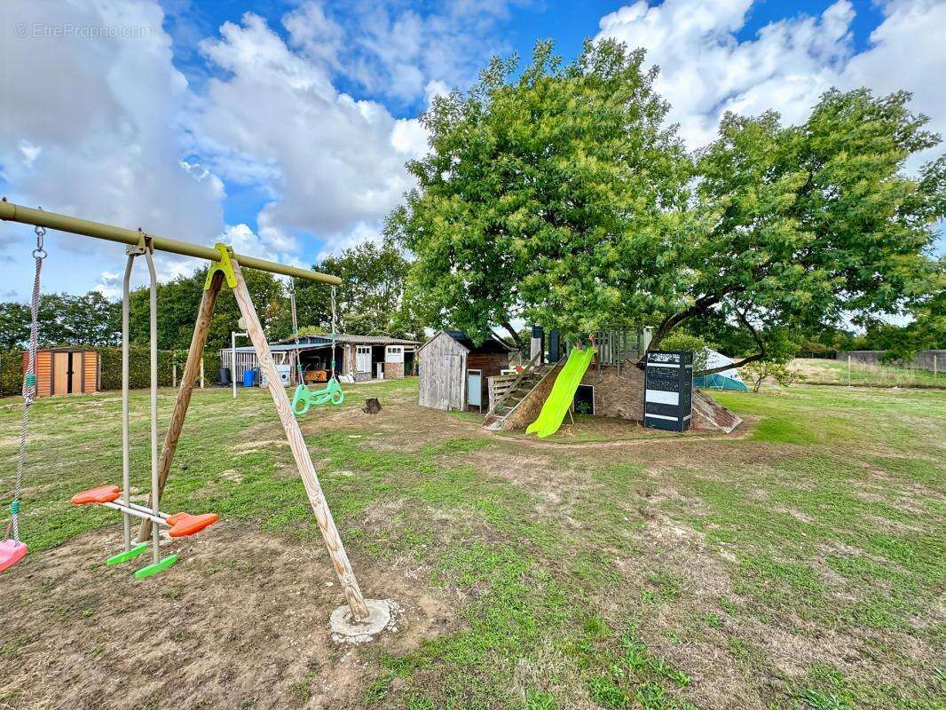 Maison à COMMEQUIERS