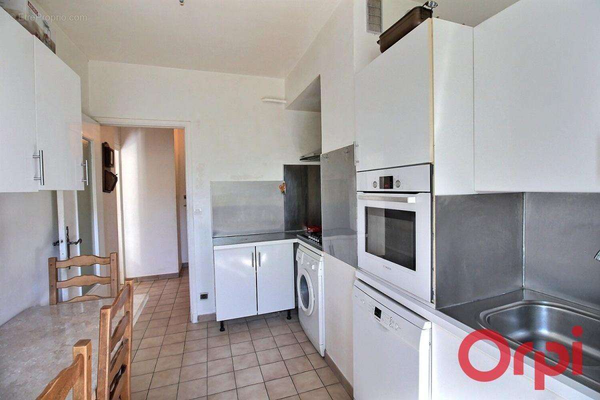 Appartement à MARSEILLE-3E