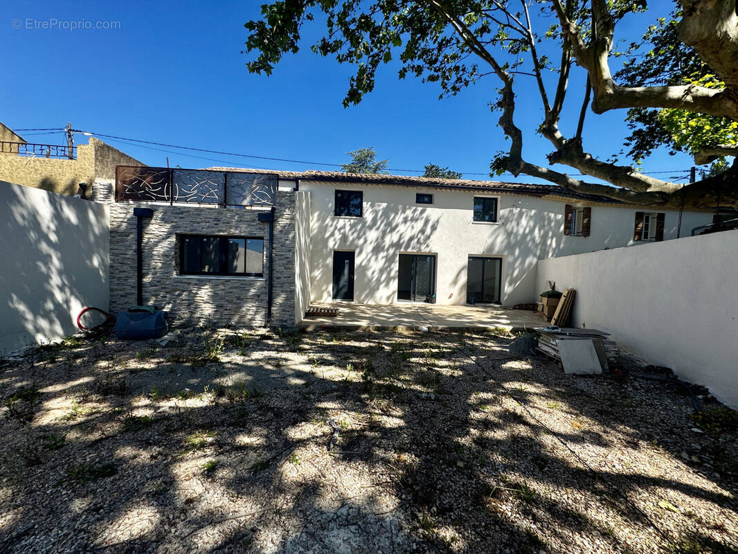 Maison à CAMARET-SUR-AIGUES