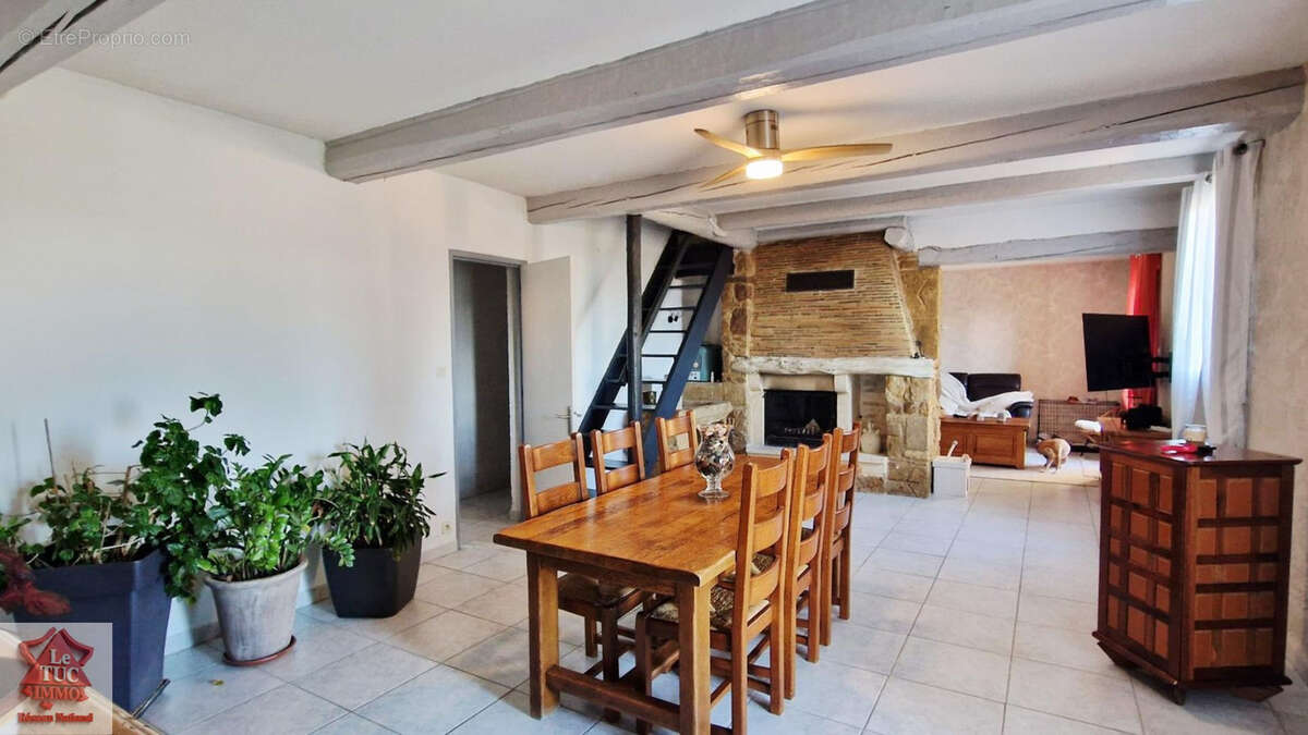 Maison à MORNAS