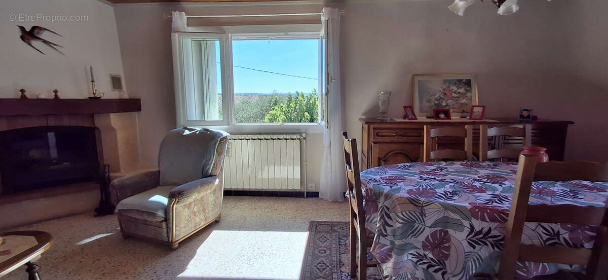 Maison à LA GARDE-ADHEMAR